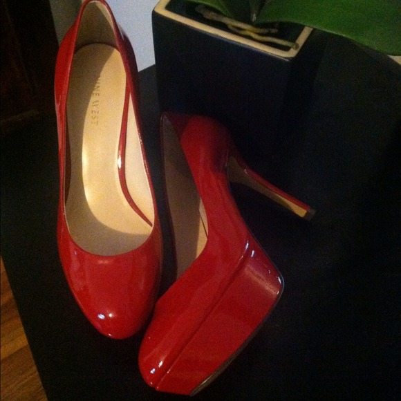 💢SOLD💢 NINE WEST RED PUMPS SIZE 7 NWT - Picture 2 of 4