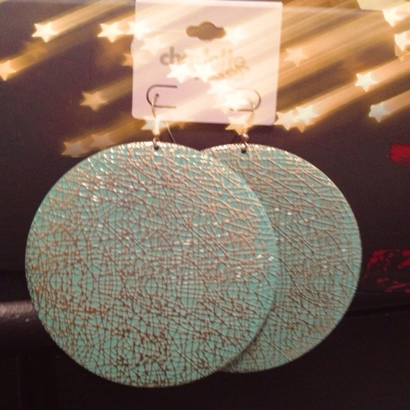 Large statement earrings ⭐