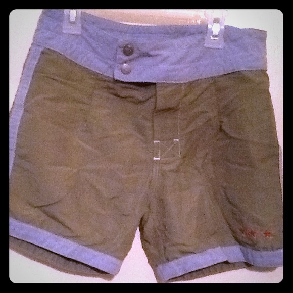 Woman's board shorts