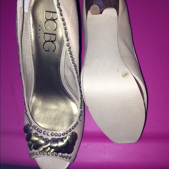 BCBG heels *never worn*... - Picture 2 of 4