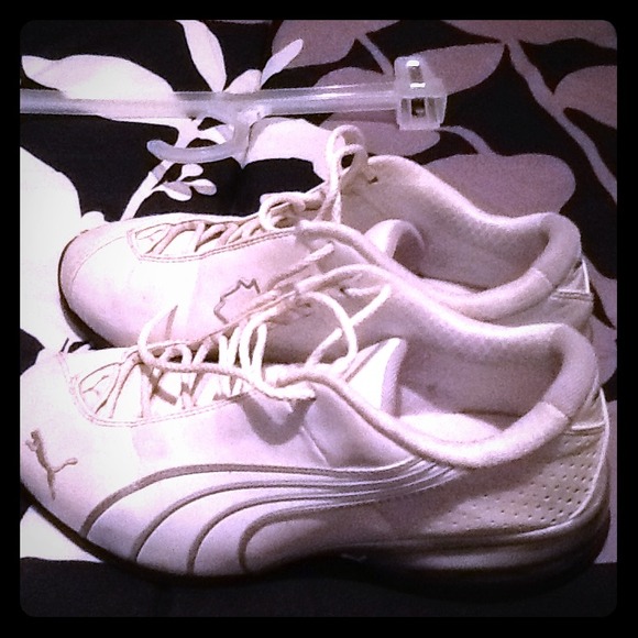 Woman's Puma shoes 7 1/2