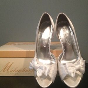 Michaelangelo Size #6 Maribelle in White