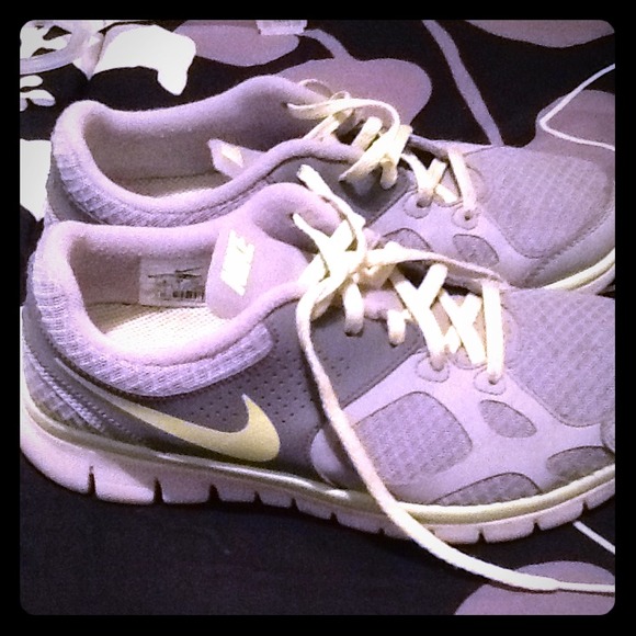 Woman's Nike size 7.5