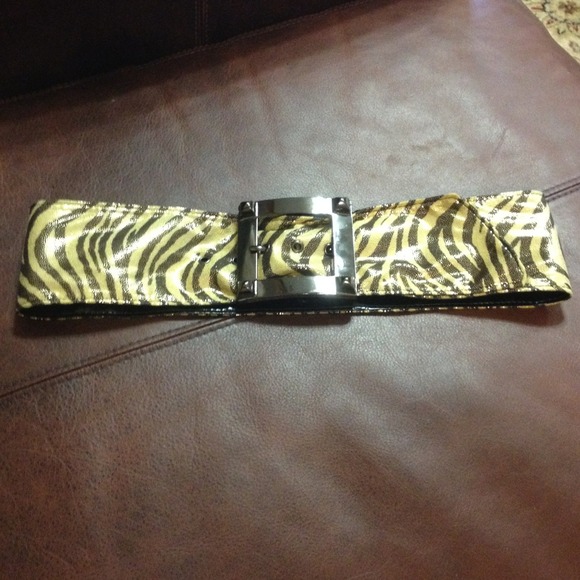 Betsey Johnson metallic zebra belt sz small 4 6