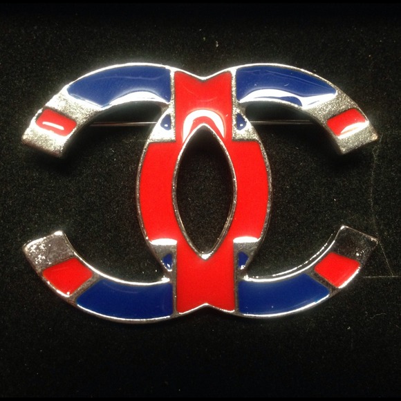 ✋HOLD✋Auth CHANEL 09A Collection UK Runway Pin