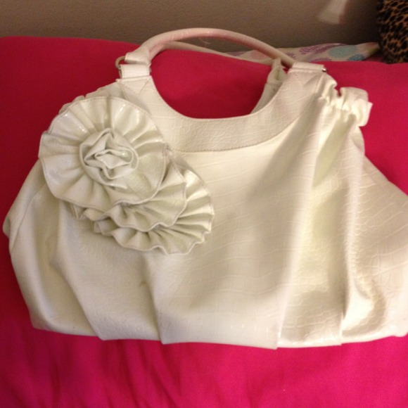Brand new white flower purse