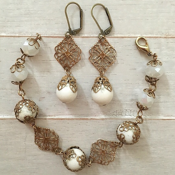 ✳️HOST PICK✳️ WHITE AMAZONITE BRASS JEWELRY SET - Picture 3 of 4