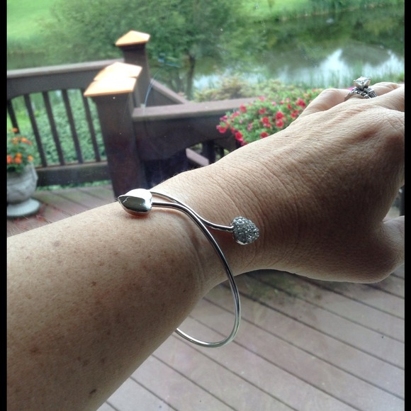 πHOST PICKπAlloy Double Heart Bangle Bracelet - Picture 2 of 2