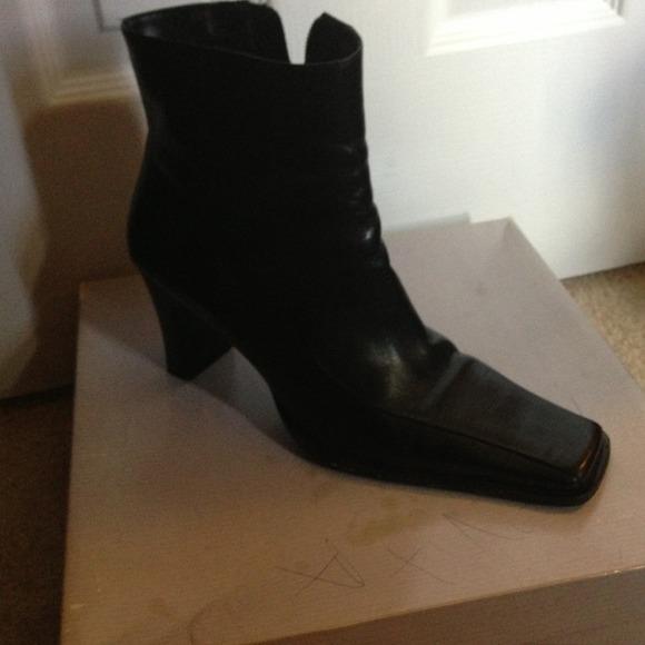 Black Belvedere ladies boots