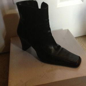 Black Belvedere ladies boots