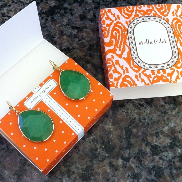 Stella & Dot Green Drop Earings