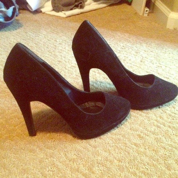 Forever 21  Black Velvet Pumps