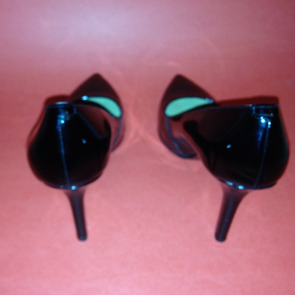 Black Nine West pumps. - Picture 2 of 4