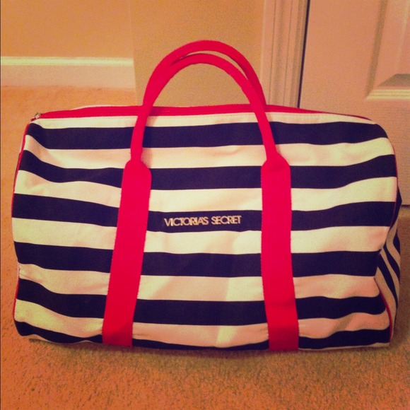 Victoria's Secret Handbags - Victoria Secret Weekender Duffle