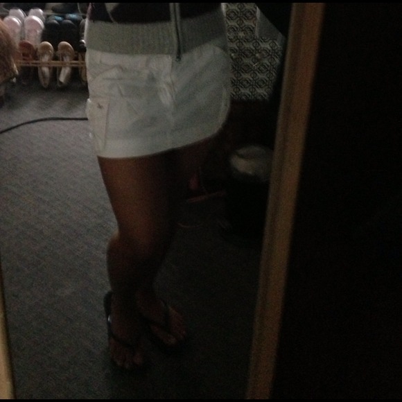 Hollister Mini-Skirt - Picture 2 of 2