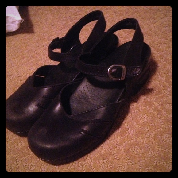 😃Black leather Dansko clog sandal.💜💜💜
