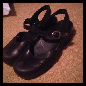 😃Black leather Dansko clog sandal.💜💜💜