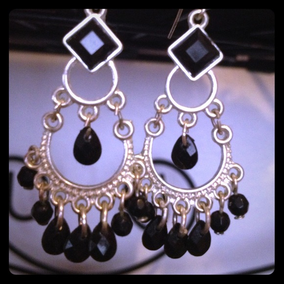 ❌SOLD❌Black and silver earrings