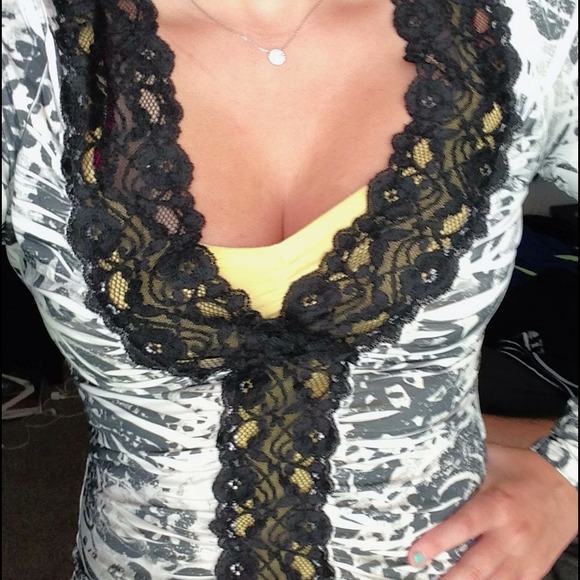 Long sleeve with lace midline!