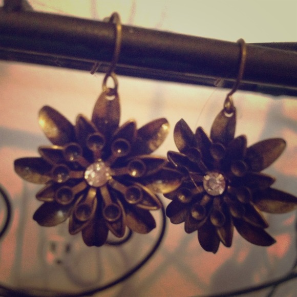 ❌SOLD❌Flower earrings