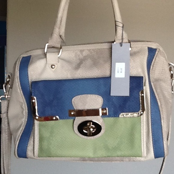 💢sold💢NWT Izzy & Ali handbag