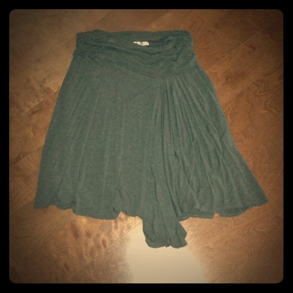 🚫Sold in bundle🚫Super comfy asymmetrical skirt