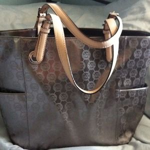 SOLD!!! through PP. Authentic Michael Kors bag