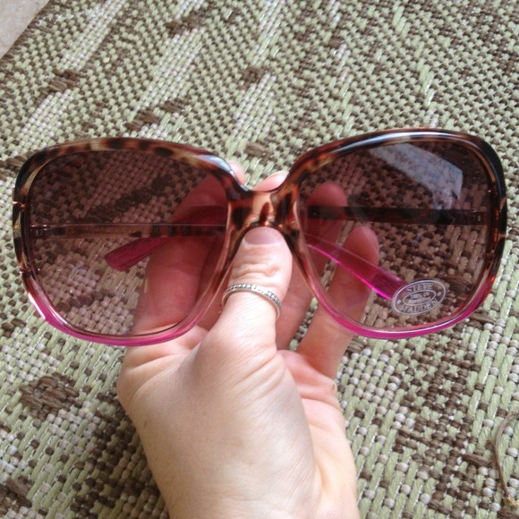 RESERVED.New Steve Madden Sunnies, Brown and Pink