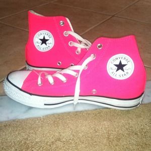 Hot pink high top converse! 💖