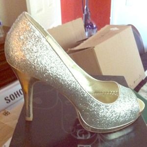 Gold sparkle peep toe heel