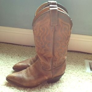 Great pair of cowboy boots!