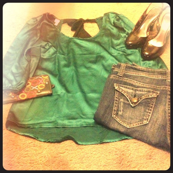 Studio Y Tops - Hi-lo green dressy top with open back