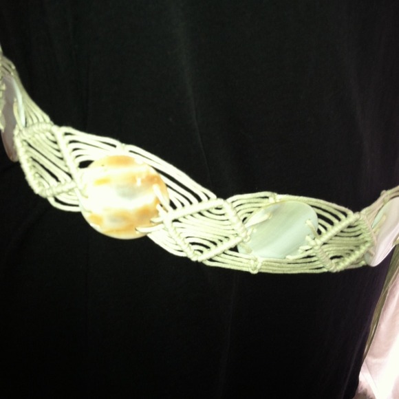 Sea shell tie belt