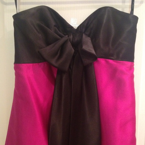 Short Strapless Magenta and Black Dress - Picture 2 of 4