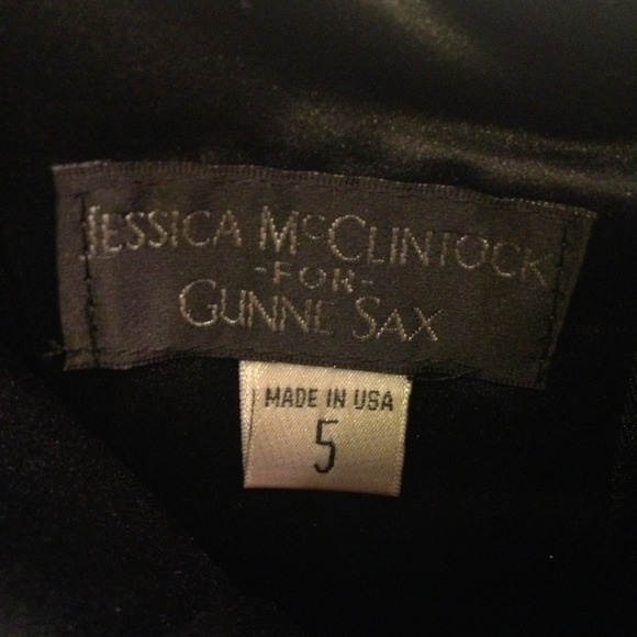 Short Strapless Magenta and Black Dress - Picture 4 of 4