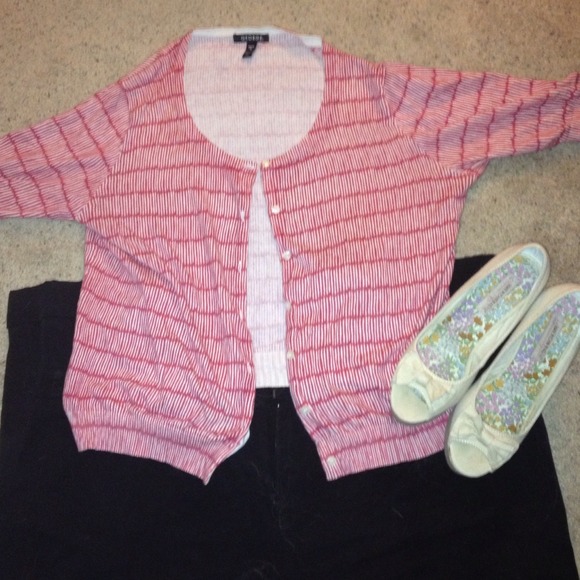 //SOLD//CUTE RED AND WHITE PATTERN CARDIGAN.