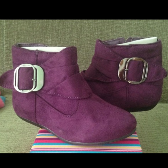 Bundle White sandals purple boots - Picture 2 of 2