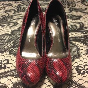 Red snake skin Sofia Vergara shoes