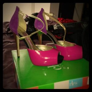 Charles David size 8