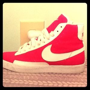 I'm selling Nike blazers