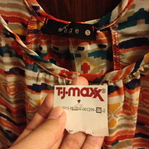 Tribal pattern blouse - Picture 2 of 3