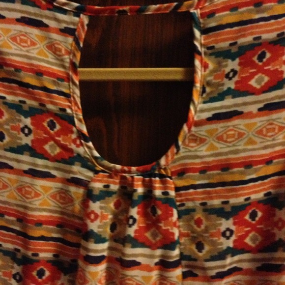 Tribal pattern blouse - Picture 3 of 3