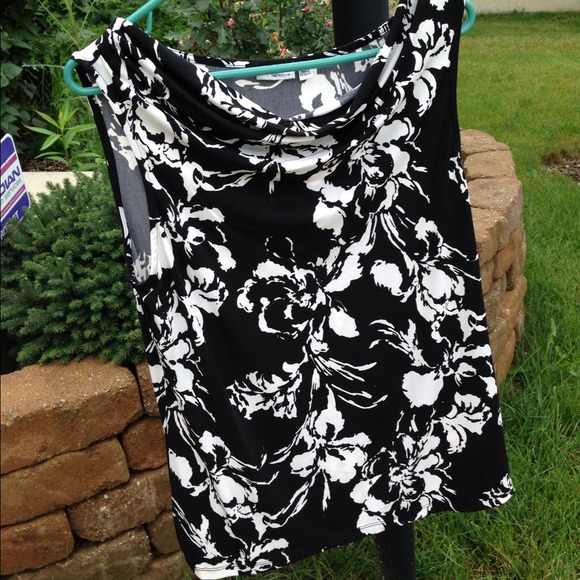 Flattering Croft & Barrow sleeveless Top