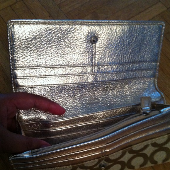 Coach Julia Op Art wallet. SALE reduced from $115 - Picture 3 of 3