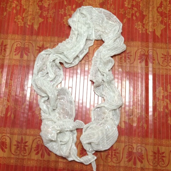Ruffle Scarf - Picture 3 of 4