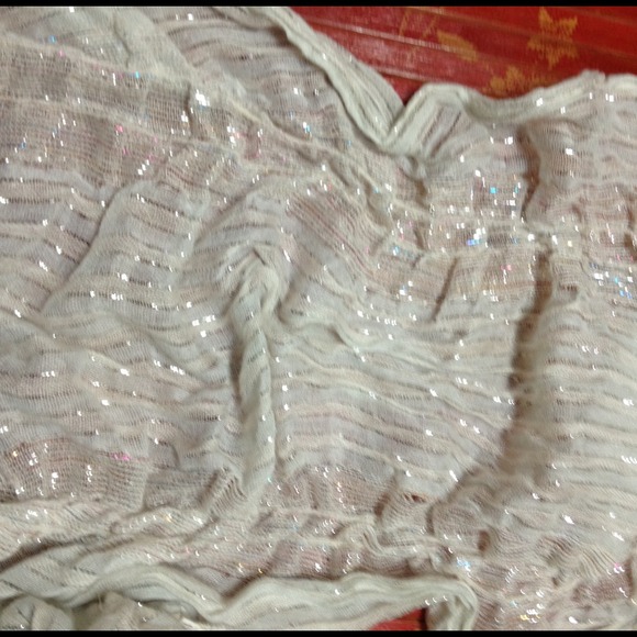 Ruffle Scarf - Picture 4 of 4