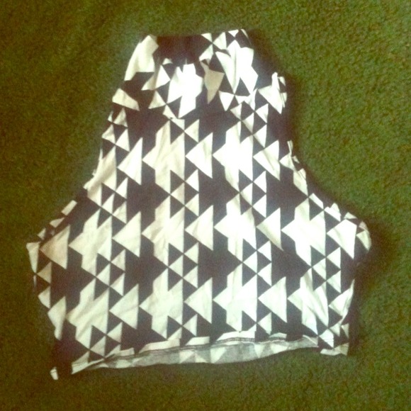 Black and white patterned Crop Top - Picture 1 of 1