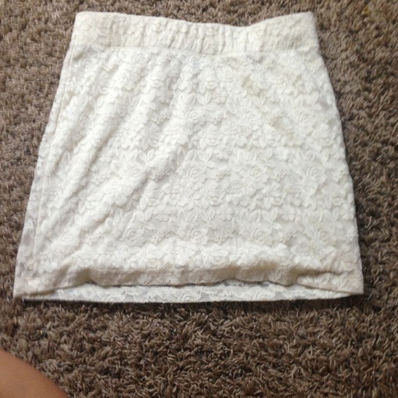 Lace skirt