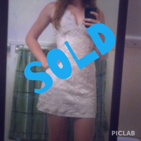 🎀SOLD🎀 Size 3 fits like a 0 super cute dress!