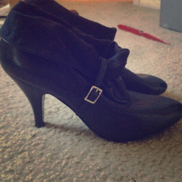 NINE WEST BLACK BOOTIES